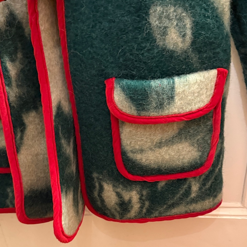 Carleen Green & Cream Fleece Jacket with Red Trim - Picture 9 of 15